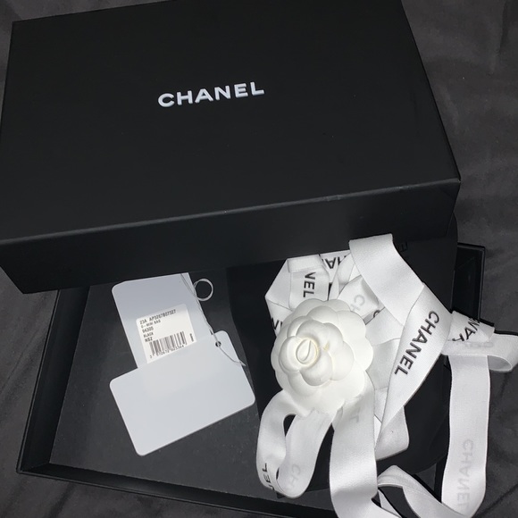 Authentic Chanel - Picture 6 of 12